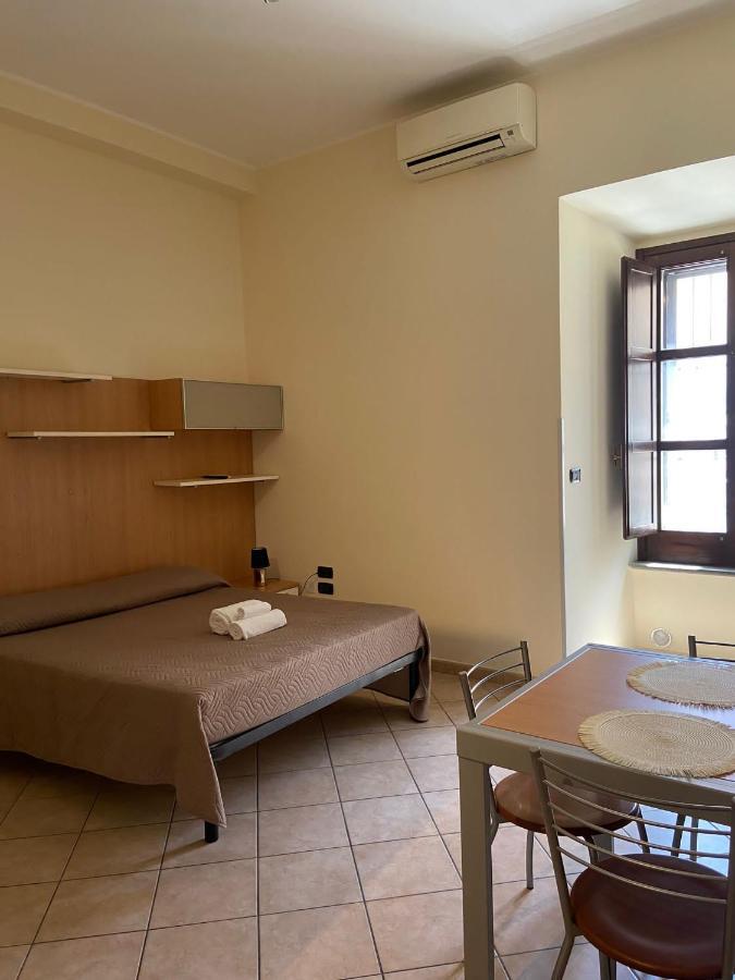 Guest House Via Poerio กาตันซาโร ภายนอก รูปภาพ